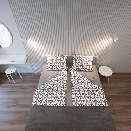 Scandinavian Apartment Elegant Лвив Екстериор снимка