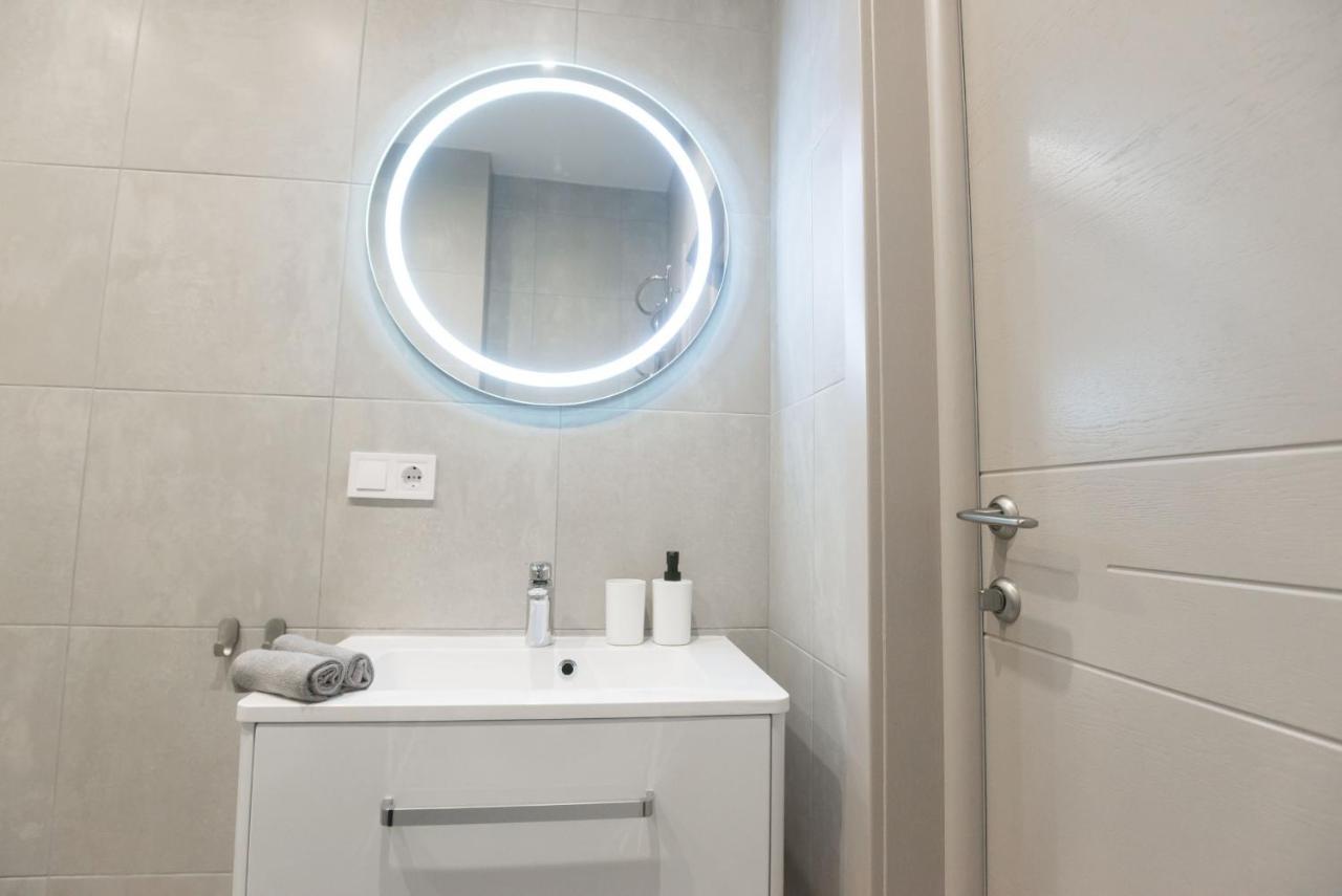 Scandinavian Apartment Elegant Лвив Екстериор снимка